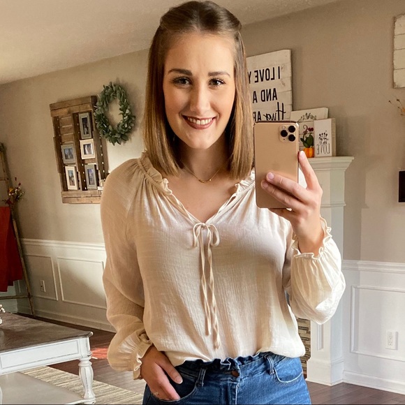 Ruffle Ivory Top - Picture 2 of 8